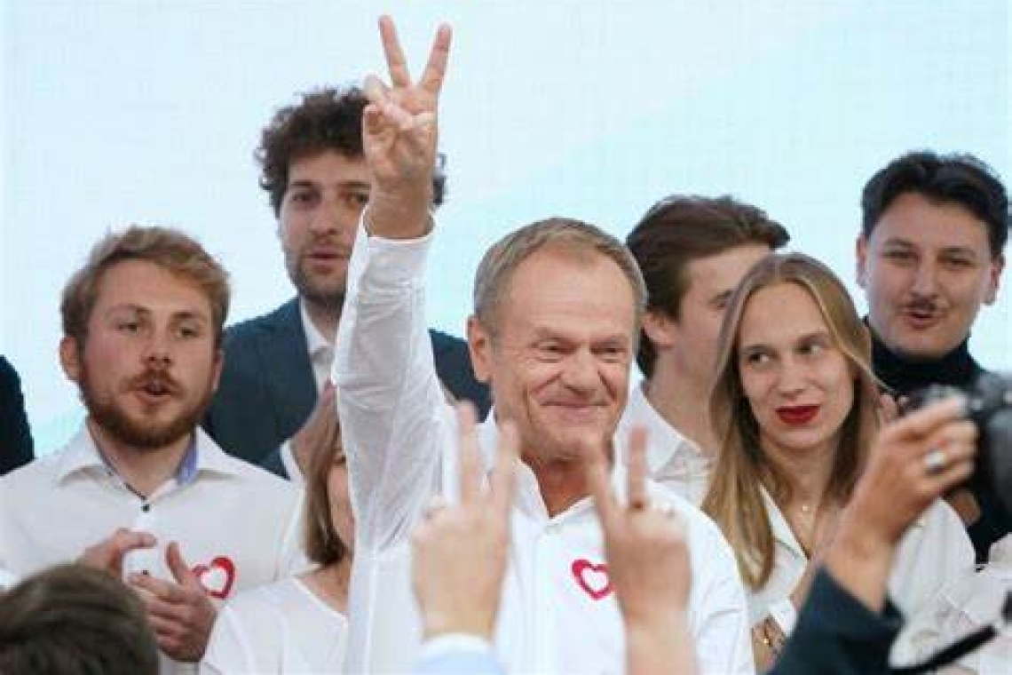 La victoire de l'opposition centriste pro-européenne en Pologne met fin à huit ans de gouvernement nationaliste