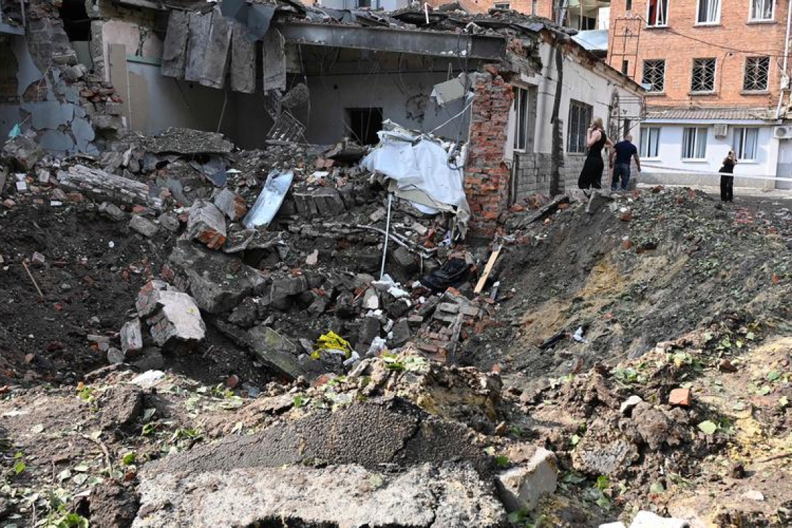 Guerre en Ukraine : Une frappe russe sur un dépôt postal de la région de Kharkiv fait au moins six morts