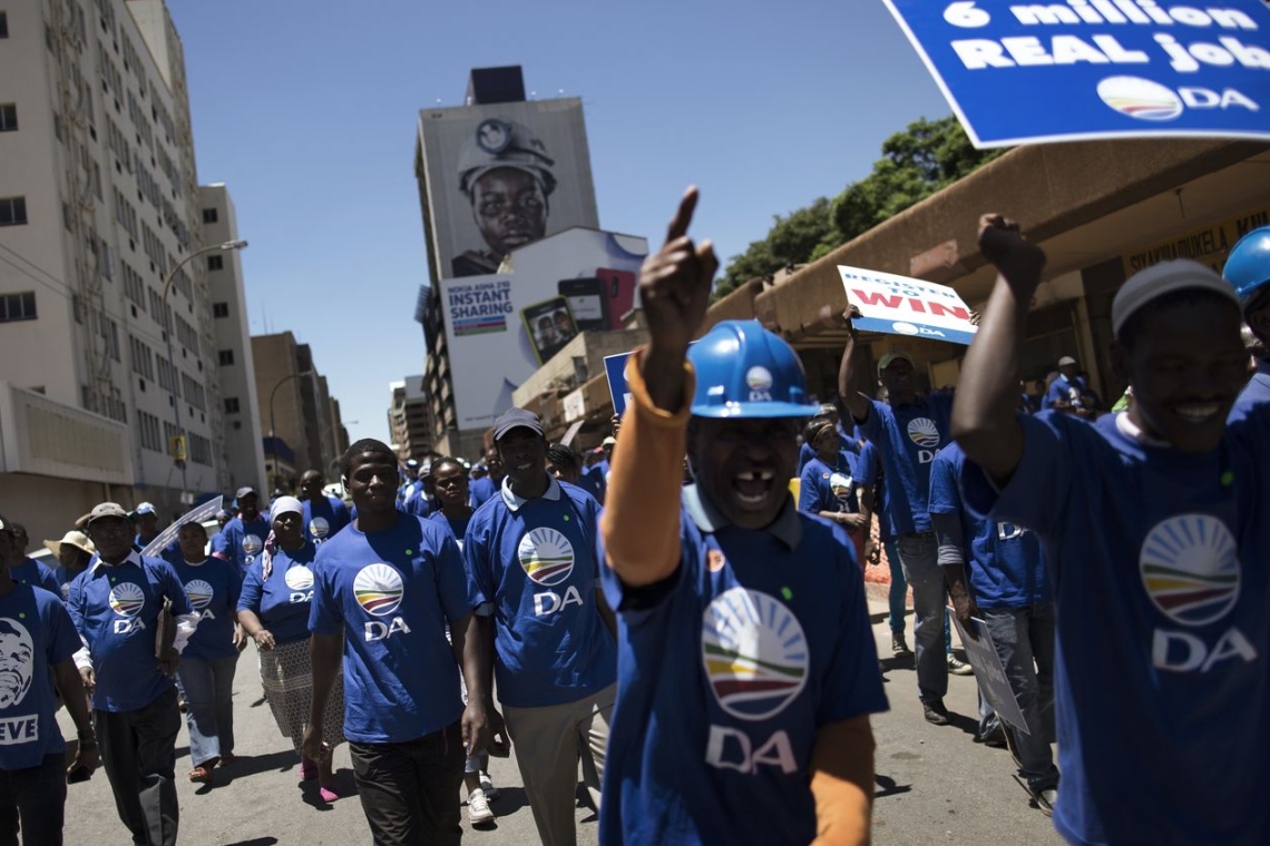 Afrique du Sud : Des milliers de manifestants appellent au départ de l'ambassadeur israélien
