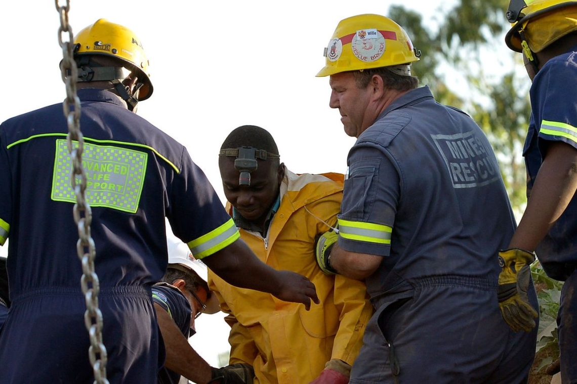 Plus de 400 mineurs bloqués sous terre en Afrique du Sud par des manifestants