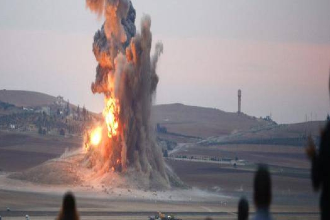Des champs de pétrole du nord de la Syrie incendié par des frappes aériennes turques 