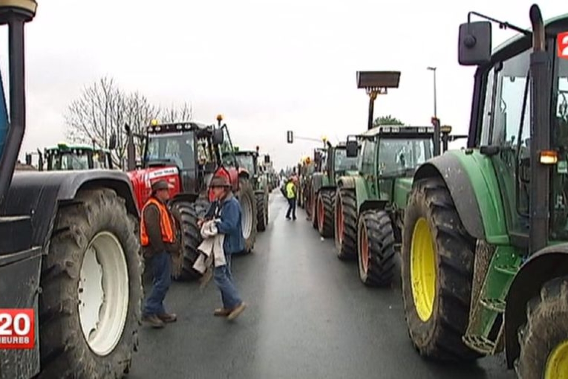 Les agriculteurs manifestent à Munich contre la suppression des allégements fiscaux sur le diesel 