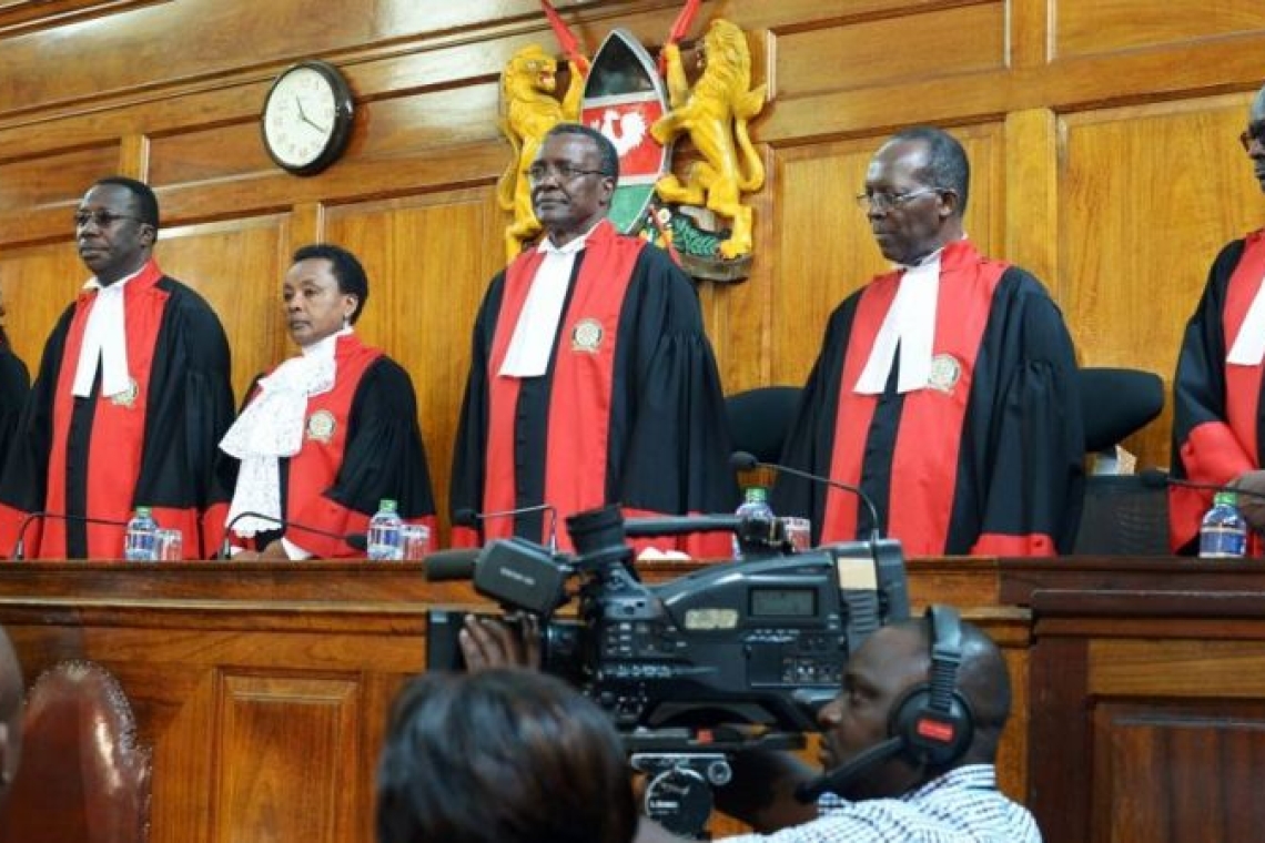 Plusieurs avocats protestent au Kenya contre l'ingérence du président