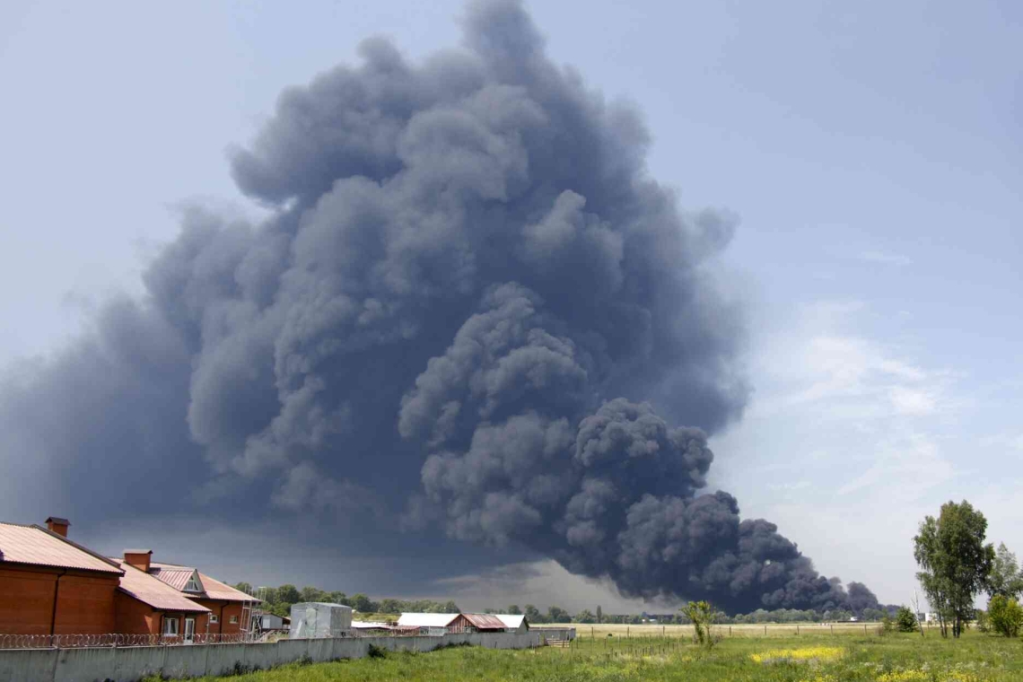 Un dépôt pétrolier en Russie en proie aux flammes après une attaque ukrainienne 