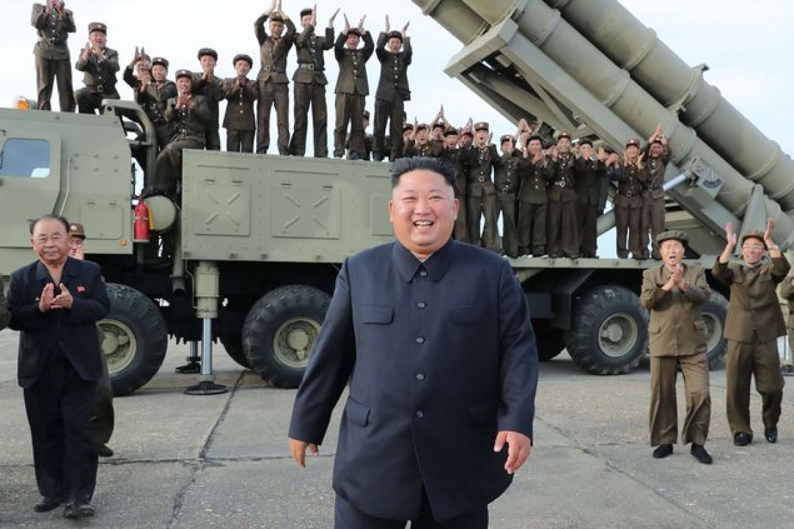 La Corée du Nord poursuit son programme d'armement : Nouveaux tirs de missiles et ambitions maritimes