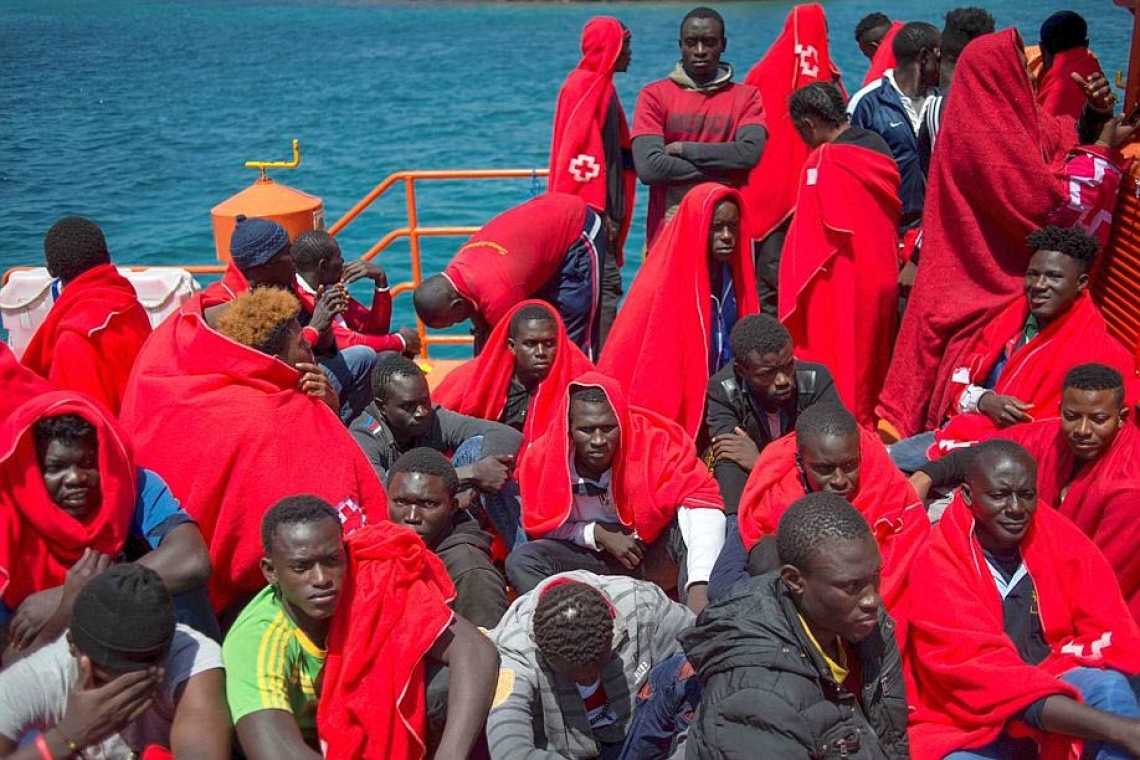 Espagne : Plus de 1.000 migrants africains font leur entrée dans les Îles Canaries 
