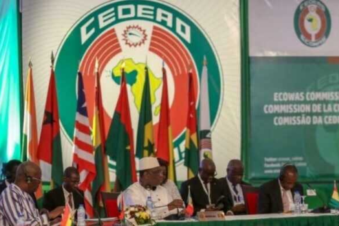 Nigeria : Le dernier fondateur de la CEDEAO invite à lever les sanctions contre les trois pays du sahel