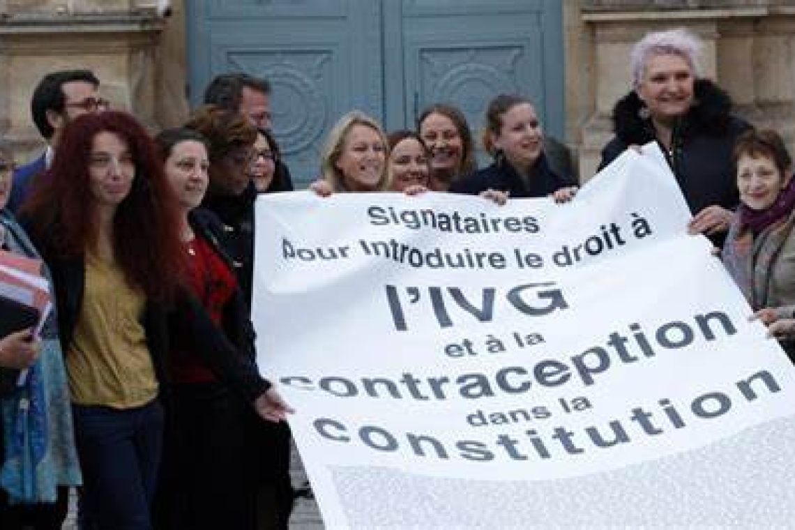 France : Le Sénat valide l'inscription de l'IVG dans la constitution