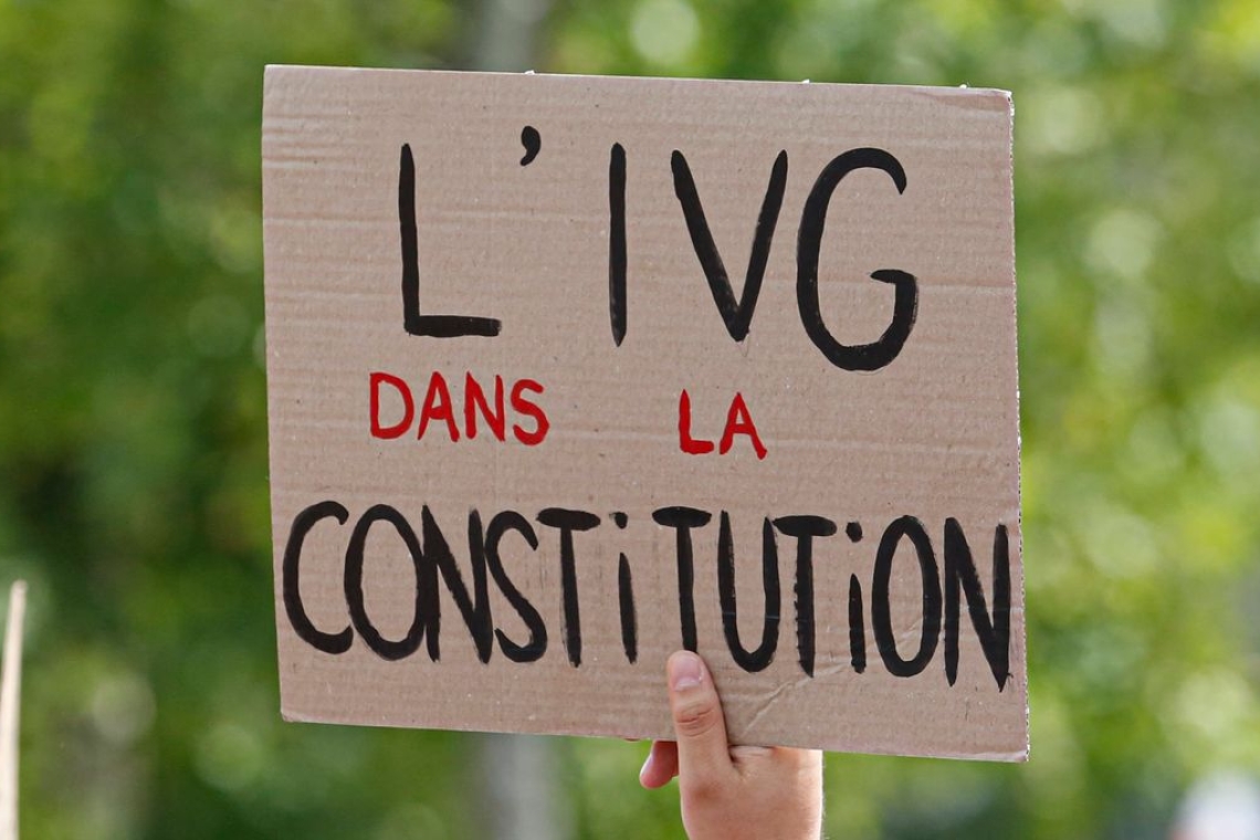 France inscrit officiellement l'IVG dans sa constitution après le vote du parlement 