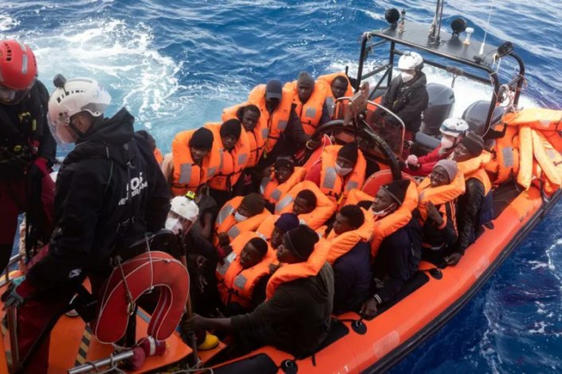 Au moins 2 morts et 38 survivants sur un bateau de migrants sur les Îles Canaries 