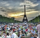 Paris vous invite vivre un « pique nique , géant » aux Champs-Elysées, en France 