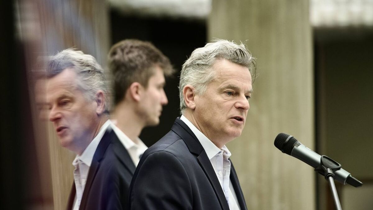 Conference de presse de Fabien Roussel, secretaire national du PCF, et Leon Deffontaines, chef de file communiste aux Europeennes, sur un Plan de reconciliation nationale par l'egalitÃ' republicaine.press conference of Fabien Roussel, national secretary of the PCF, and Leon Deffontaines Communist leader at the European elections at the European elections, plan for reconciliation through the republican equality Paris, FRANCE -04/07/2023//04NICOLASMESSYASZ_MESSYASZ002/Credit:NICOLAS MESSYASZ/SIPA/2307041121
