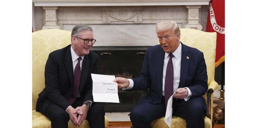 donald-trump-a-recu-une-invitation-au-royaume-uni-de-la-part-du-roi-charles-iii-portee-par-keir-starmer-photo-sipa-ap-carl-court-1740686301_copy.jpg