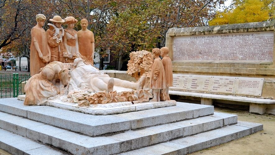 MONUMENT AUX MORS DE LODEVE REALISE PAR LE SCULTEUR PAUL DARDE ALM20181107B1