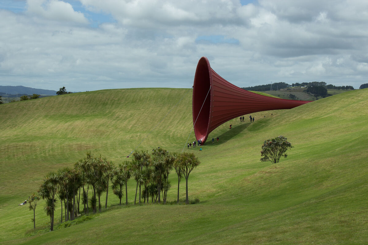 Anish_Kapoor_sculpture.jpg