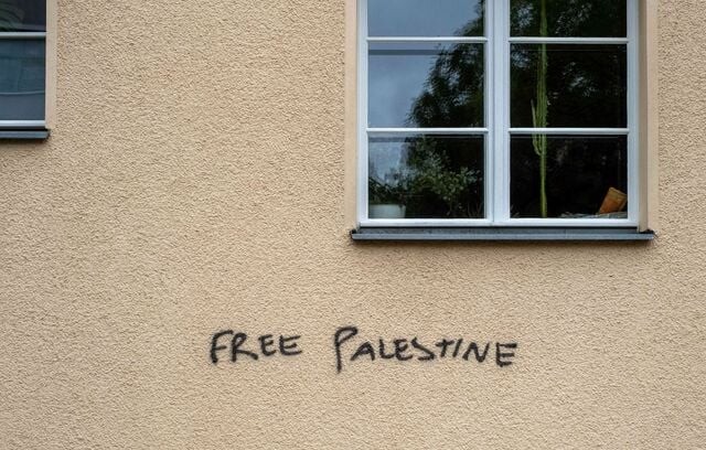 640x408_mandatory-credit-photo-by-snapshot-photography-t-seeliger-shutterstock-15398392a-free-palestine-lettering-on-a-residential-building-in-berlin-free-palestine-lettering-on-a-residential-building-in.jpg
