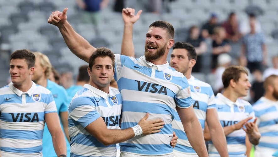 Argentina's Marcos Kremer (C) celebrates victory with teammates at the end of 2020 Tri-Nations rugby match between the New Zealand and Argentina at Bankwest Stadium in Sydney on November 14, 2020. (Photo by David Gray / AFP) / / IMAGE RESTRICTED TO EDITORIAL USE - STRICTLY NO COMMERCIAL USE