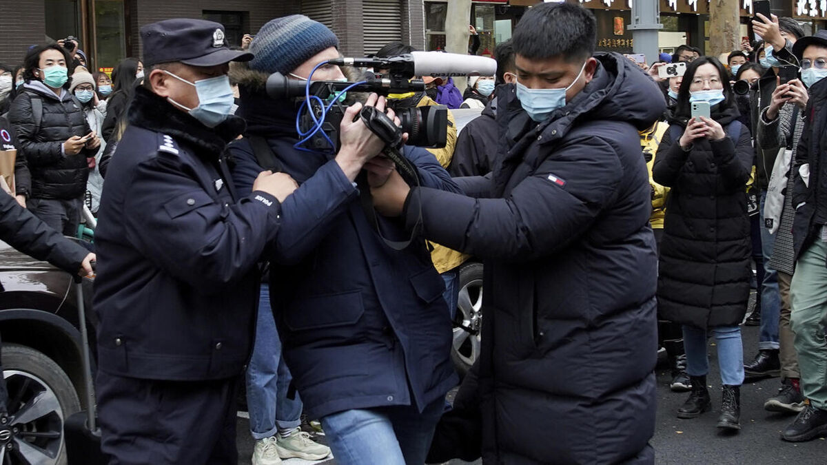 chine-journaliste-etranger-bloque-police.jpg