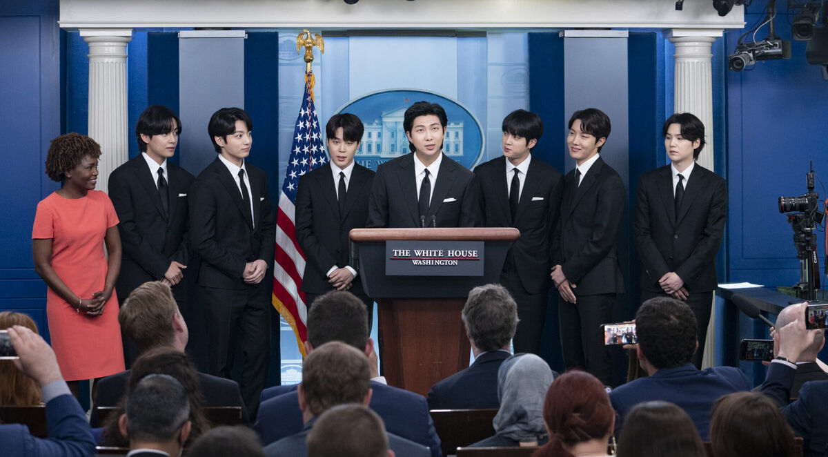 BTS_and_Karine_Jean-Pierre_during_a_White_House_press_conference_May_31_2022-scaled-e1708525456600.jpg