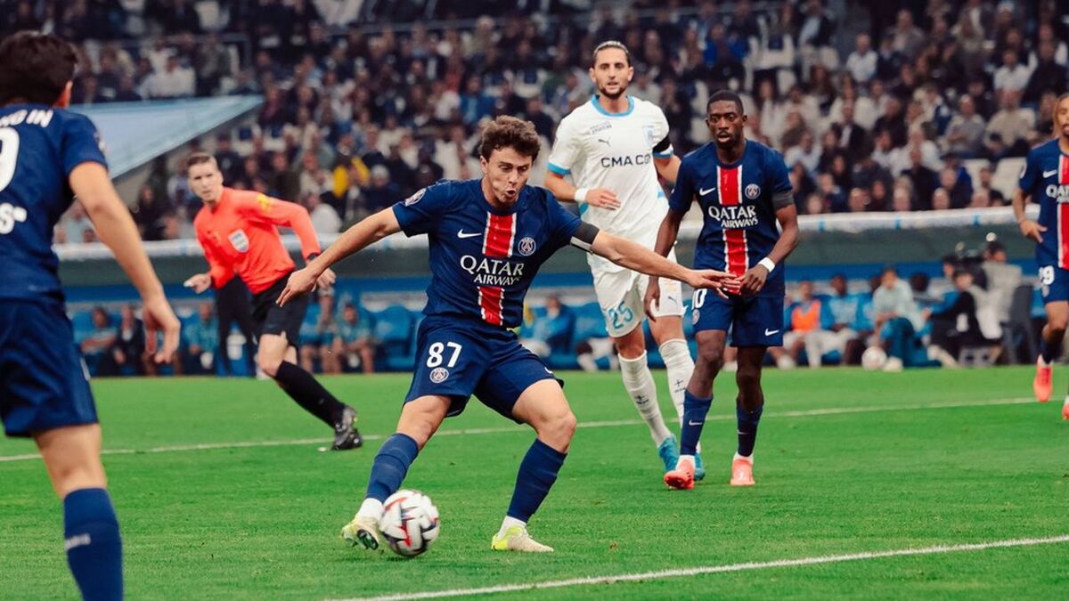 Joao Neves of Paris Saint-Germain shooting during the Ligue 1 MCDonald's match between Marseille and Paris at Orange Velodrome on October 27, 2024 in Marseille, France.//DALLYALIZE_2Z6A9656/Credit:Alize DALLY/SIPA/2410291118