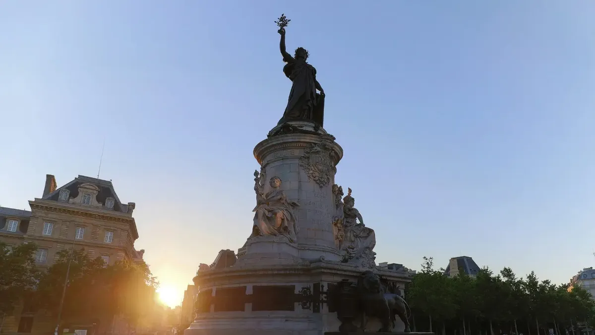 Paris-Place-Republique.webp