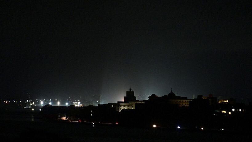 la-ville-de-la-havane-plongee-dans-le-noir-avec-les-coupures-d-electricite-en-cours-a-cuba-7c5b8b-01x.jpeg
