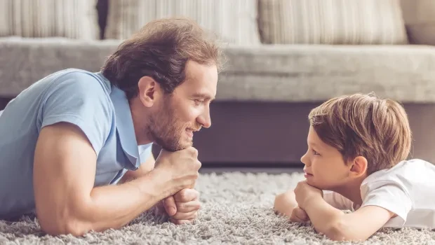 web-father-son-talk-smile-de-george-rudy-shutterstock.webp