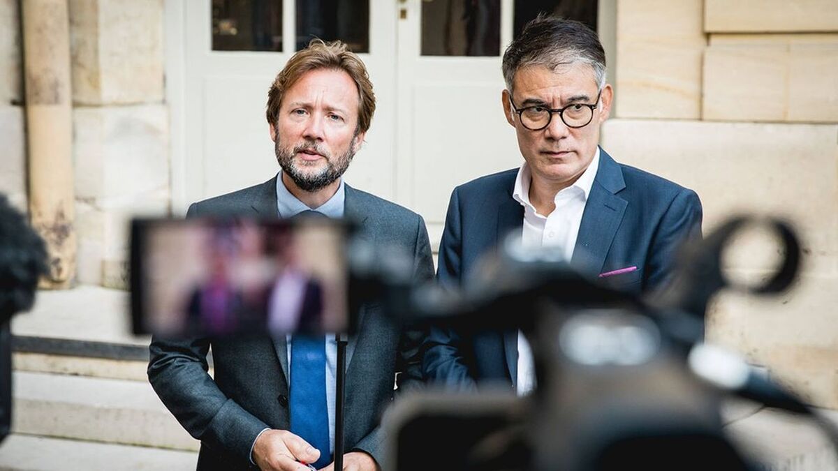 M. Boris VALLAUD, president du groupe Socialistes et apparentes (NUPES) a l'Assemblee nationale et M. Olivier FAURE, premier secretaire du Parti Socialiste.La premiere ministre Elisabeth Borne a recu ce jeudi matin des presidents de groupes parlementaires de l'Assemblee Nationale, et des chefs des partis politiques, a l'Hotel Matignon.Paris, France - Le 14.09.2023.Photographie de Chang Martin / Sipa Press..Prime Minister Elisabeth Borne received this Thursday morning presidents of parliamentary groups of the National Assembly, and leaders of political parties, at the Hotel Matignon.Paris, FRANCE - September 14, 2023.Photograph by Chang Martin / Sipa Press.//CHANGMARTIN_1.425/Credit:Chang Martin/SIPA/2309141903