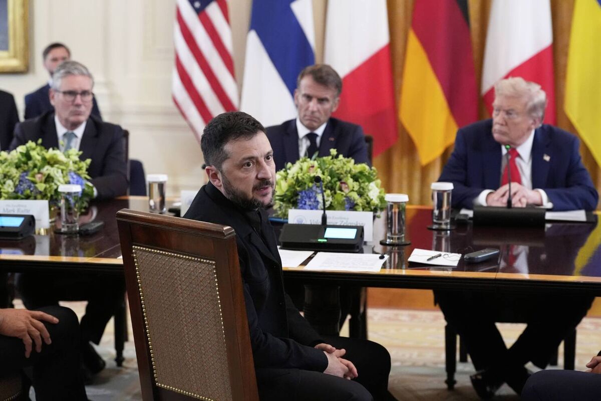 Ukraine's President Volodymyr Zelenskyy speaks as British Prime Minister Keir Starmer, seated from background left, France's President Emmanuel Macron and President listen during a meeting in the East Room of the White House, Monday, Aug. 18, 2025, in Washington. (AP Photo/Alex Brandon)/DCPU598/25230687576836//2508182108