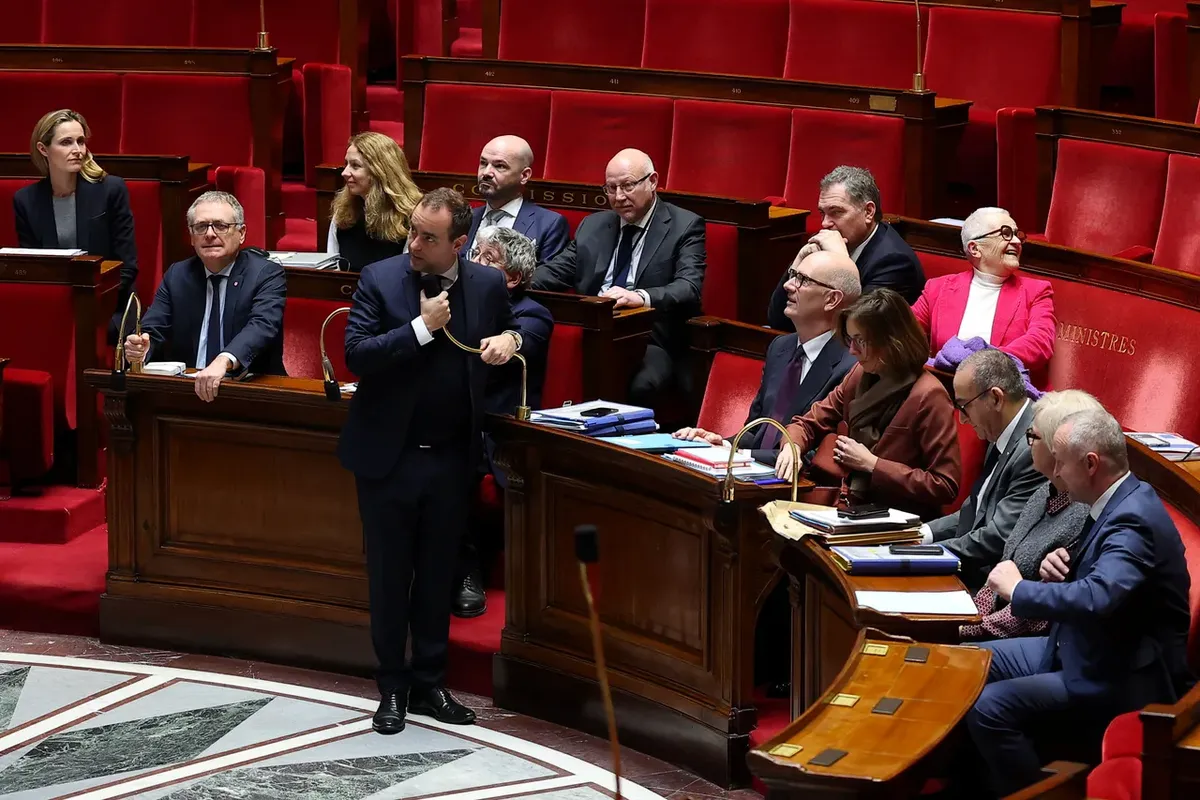2026_01_23T120015Z_1564096291_RC2Z6JAPLJF7_RTRMADP_3_FRANCE_POLITICS.webp