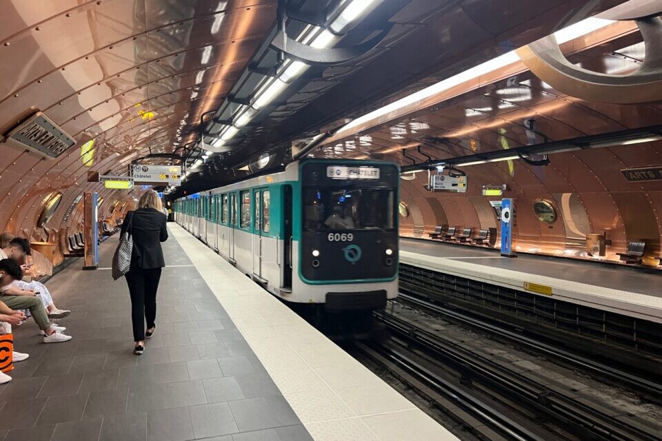 station-arts-metiers-metro-paris-ligne-11-paris-iii-fr75-2022-06-24-4-960x640.jpg
