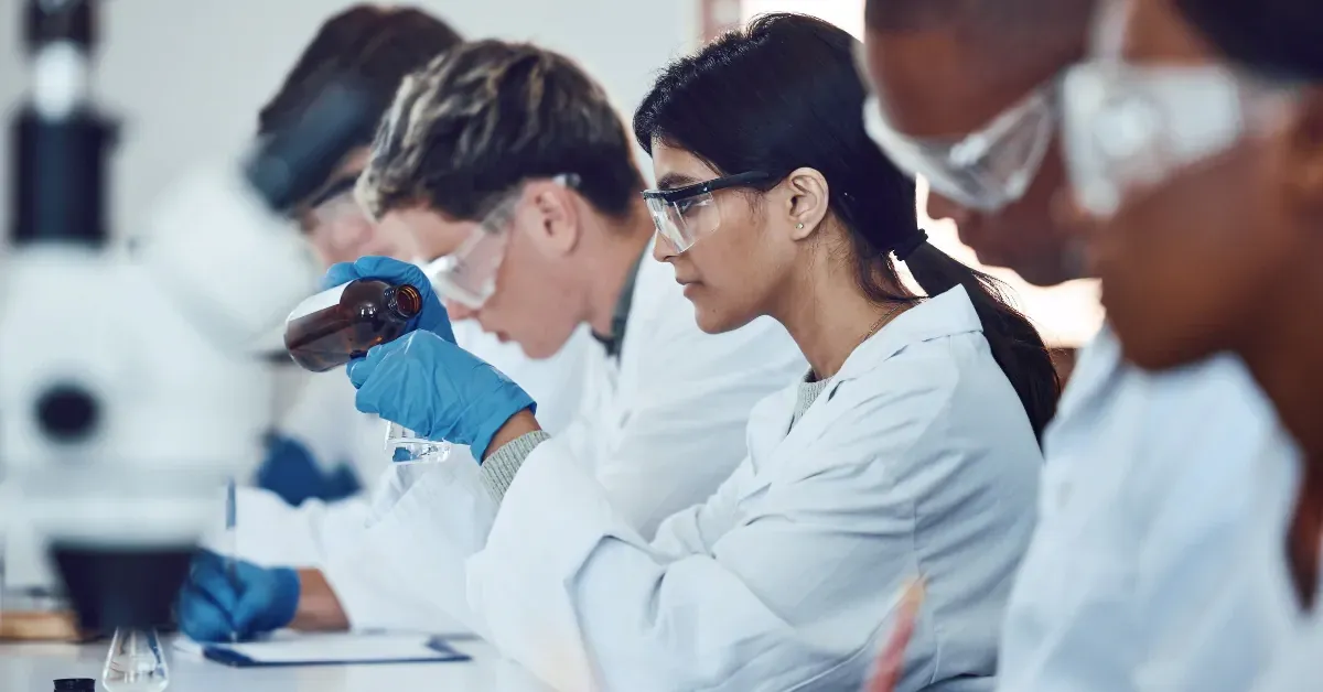 etats-unis-les-chercheurs-manifestent-pour-defendre-la-science-shutterstock_2239596965.webp