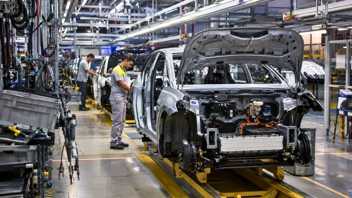 deux-millions-de-voitures-electriques-en-2030-la-france-na-parcouru-quun-tiers-du-chemin.webp