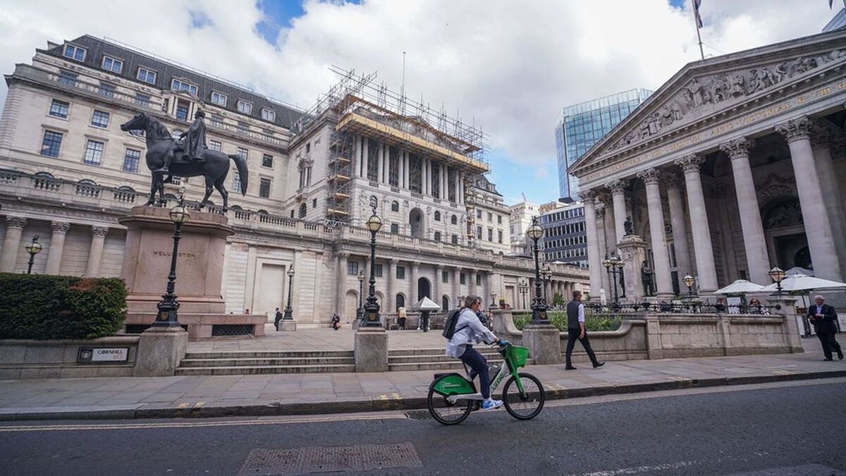 Mandatory Credit: Photo by Amer Ghazzal/Shutterstock (16861507aa)A view pf the Bank of England covered in scaffolding during renovations . The long-term borrowing costs in UK have reached 28-year high due to rising inflation political uncertainty over the Iran warUK Borrowing costs reach 28 year high, London - 06 May 2026/shutterstock_editorial_UK_Borrowing_costs_reach_28_y_16861507aa//2605061335