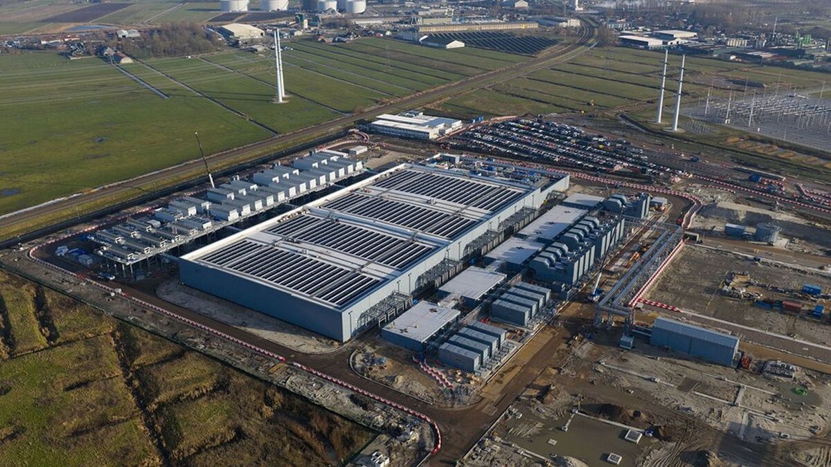 Westpoort, Netherlands - 20 January 2026: Aerial view of Google datacenter's vast expanse, a blend of modern architecture and raw industrial power. -- No Re-distribution. No possibility for sub-agents. No subscription pricing, minimum 50 euros. -- //AMAZINGAERIAL-illustration_AAB_A491260/Credit:Hugo Kurk/Amazing Aerial/SIPA/2606111227
