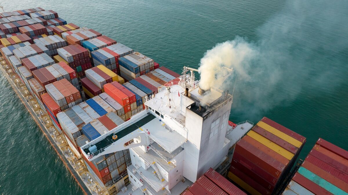 20231201_NewsPic_ShippingDecarb_shutterstock_1972988039_1200X675_copy.jpg