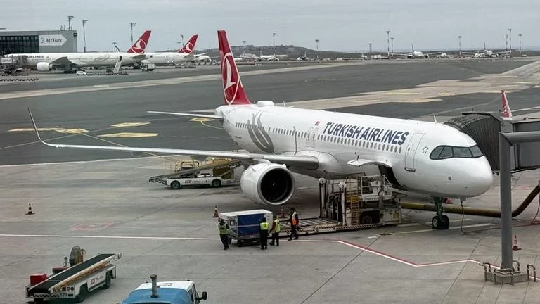 2026-03-30T062402Z_1_LYNXMPEM2T098_RTROPTP_4_TURKEY-AIRPORT.webp