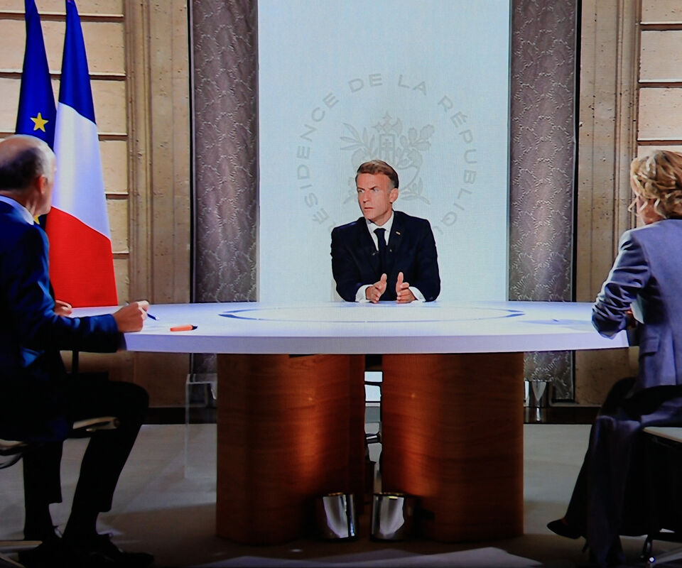1869311-emmanuel-macron-fait-le-point-sur-la-crise-energetique-et-la-menace-russe-ce-jeudi-24-septembre-2026-lors-d-une-interview-au-jt-de-20-heures-de-tf1-et-france-2.jpg