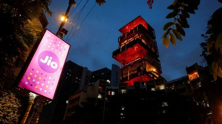 2026-10-15T095401Z_1_LYNXMPEM9E0U4_RTROPTP_4_JIO-PLATFORMS-IPO-PRICING.webp