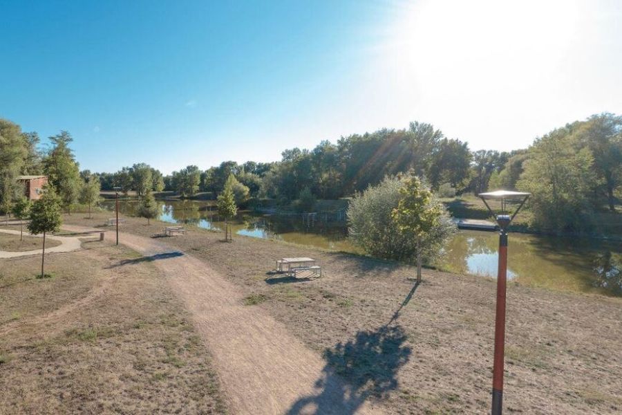 Un enfant de 7 ans noyé en colonie de vacances dans l’Allier : émotion nationale et enquête ouverte