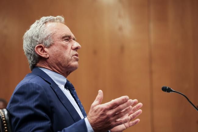 Maladies chroniques chez les jeunes Américains : l’administration Trump pointe la malbouffe, les vaccins et les pesticides