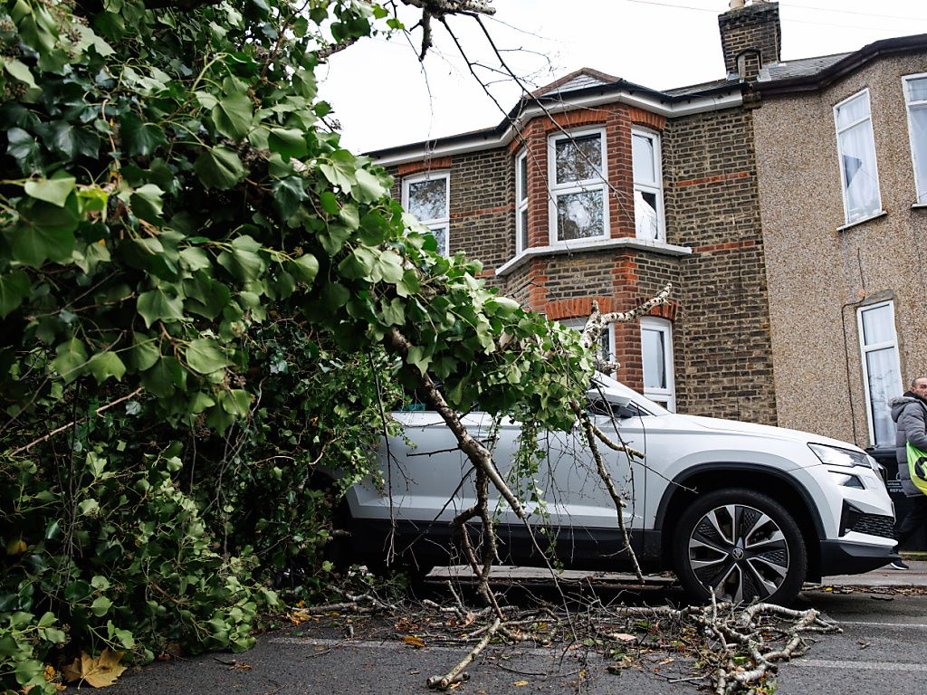 La tempête Bert poursuit ses ravages en Grande-Bretagne : analyse des impacts climatiques et sociétaux