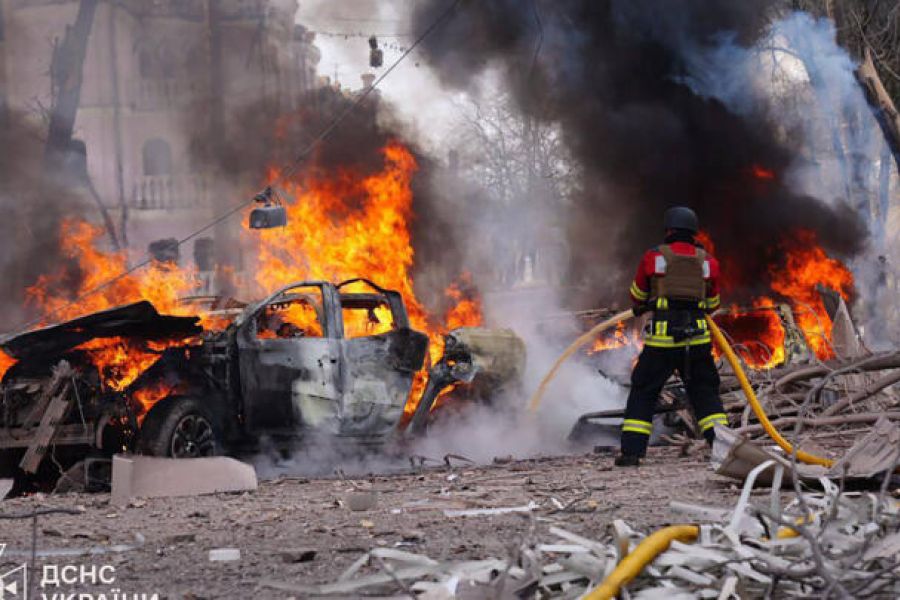 20 morts dans une frappe russe à Kryvyi Rih : l’Ukraine en deuil national