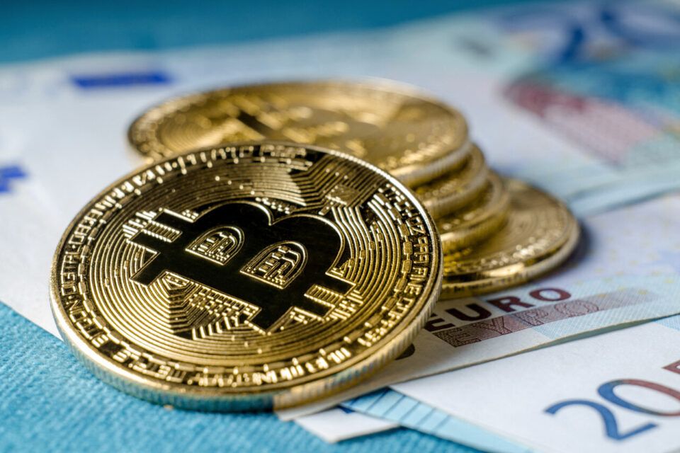 Le bitcoin, sous 80.000 dollars pour la première fois depuis novembre, a chuté de 25% depuis son record