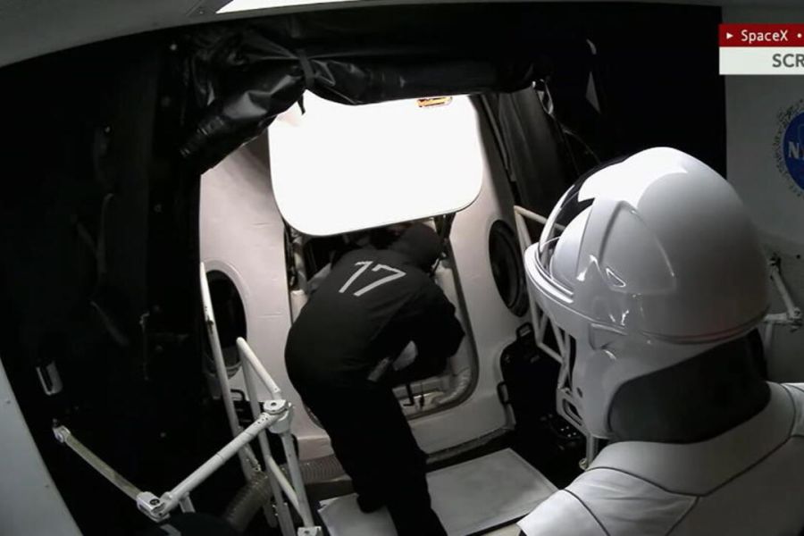 : Report du Lancement de la Mission Habituée de la NASA Vers l'ISS : Contraintes Techniques, Météo Incertaine et Enjeux Scientifiques – Décryptage des Raisons, des Conséquences et des Nouvelles Perspectives Pour la Recherche Spatiale.