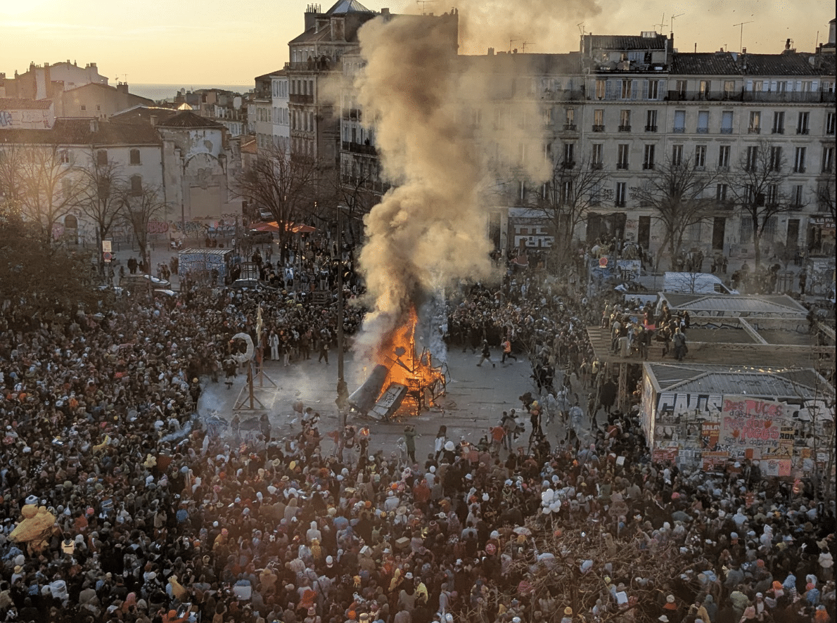 «Un spectacle déplorable» : à Marseille, le carnaval sauvage de la Plaine exaspère toujours plus riverains et élus