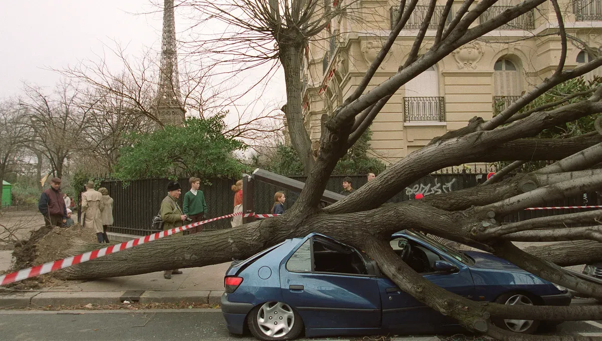la tempête du siècle s’abat sur la France, entre vigilance renforcée et gestion de crise