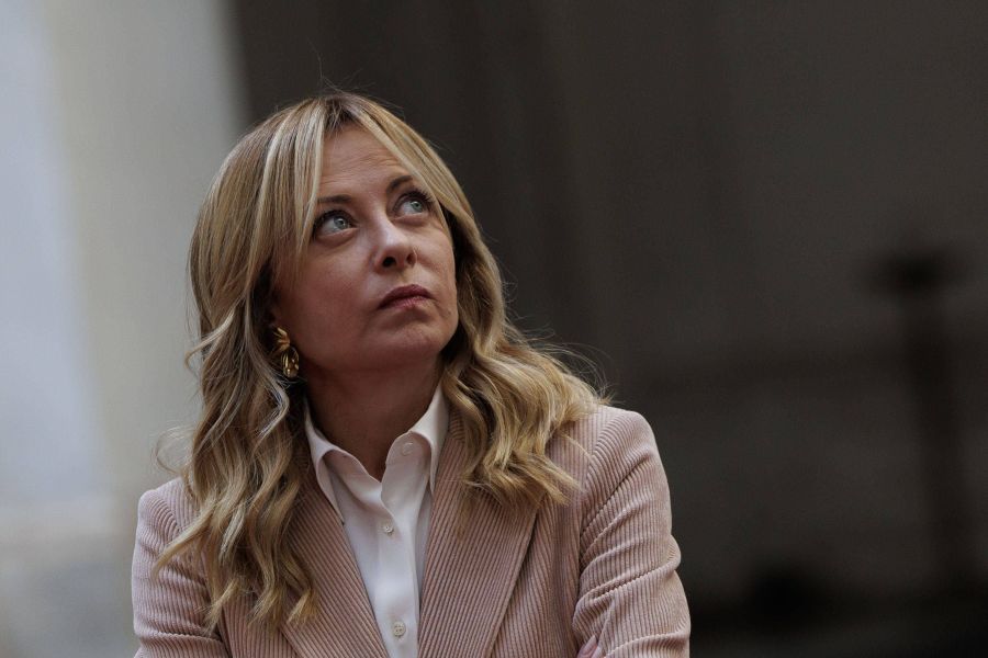 Affaire Quentin Deranque : La riposte souverainiste de Giorgia Meloni et le gel des relations franco-italiennes