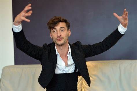 JO de Paris 2024 - Crise Après la Cérémonie d'Ouverture : Thomas Jolly, Directeur Artistique, Pris à Parti sur le Net