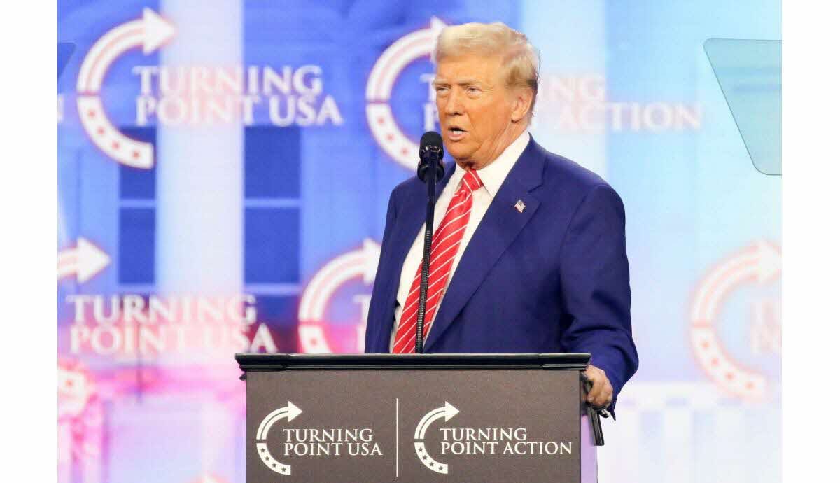 Trump Promet de "Stopper le Délire Transgenre" s'il est Réélu, Débat sur les Droits LGBTQ+ Relancé